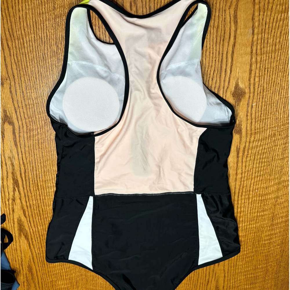 rash guard style one piece swimsuit half zipper closure color block - Picture 8 of 9